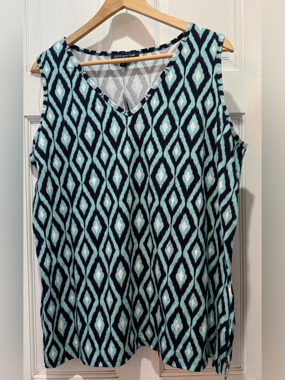 Jones New York Woman Blue Diamond Print V-Neck Tank Top Size 2X